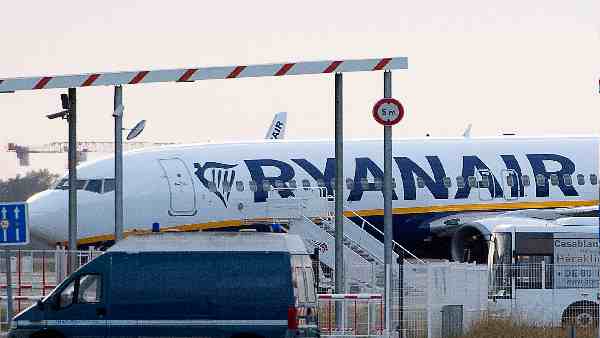 यात्री कई घंटों तक परेशान होते रहे यात्री कई घंटों तक परेशान होते रहे