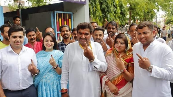 कांग्रेस प्रत्याशी संजय शुक्ला ने भी संभाला मैदान 