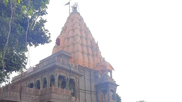 मंदिर परिसर में की गई विशेष साज-सज्जा मंदिर परिसर में की गई विशेष साज-सज्जा