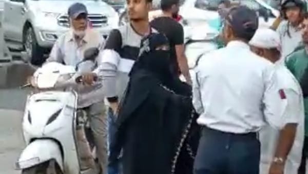 सोशल मीडिया पर वायरल हुआ वीडियो 