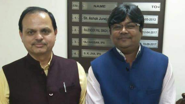 पत्नी डॉ मातंगी झा रेलवे में सीनियर डीएमओ के पद पर पत्नी डॉ मातंगी झा रेलवे में सीनियर डीएमओ के पद पर