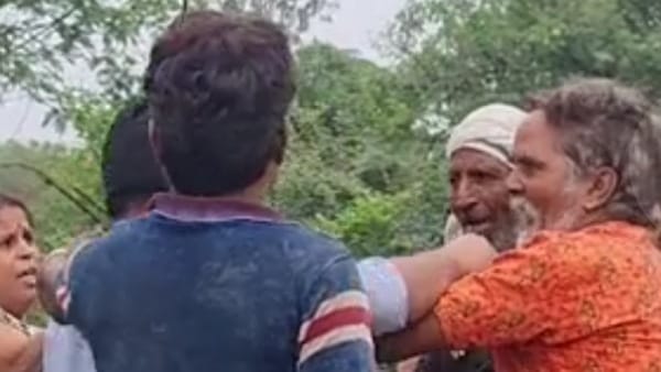 पहले की मारपीट फिर जोड़ने लगा हाथ