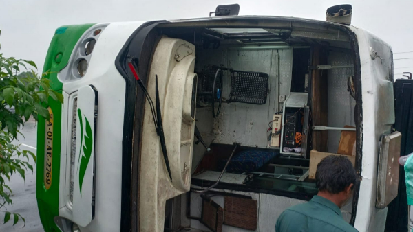 बेसहारा मवेशी आए दिन बन रहे हादसे का कारण 