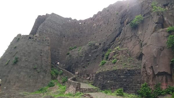 मंदिर से जुड़ी है कई धार्मिक मान्यताएं 