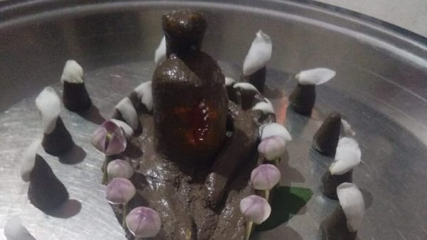 शिव पुराण कथा में उमड़ी श्रद्धालुओं की भीड़ 
