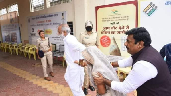 भाजपा विधायक रामेश्वर शर्मा जिसं सदस्य को ले जाते हुए भाजपा विधायक रामेश्वर शर्मा जिसं सदस्य को ले जाते हुए