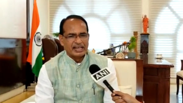 सीएम शिवराज ने पूर्व मुख्यमंत्री दिग्विजय पर जमकर निशाना साधा सीएम शिवराज ने पूर्व मुख्यमंत्री दिग्विजय पर जमकर निशाना साधा