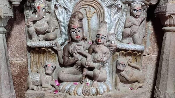रहस्यमयी है भगवान नागचंद्रेश्वर का मंदिर 