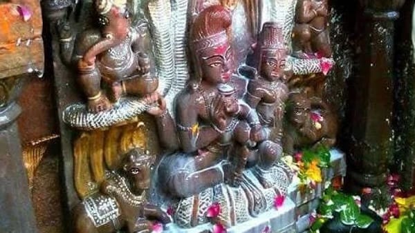 साल में सिर्फ एक बार खुलते हैं पट 