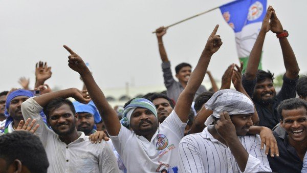 YSR कार्यकर्ताओं में उत्साह, ECI के फैसले का इंतजार