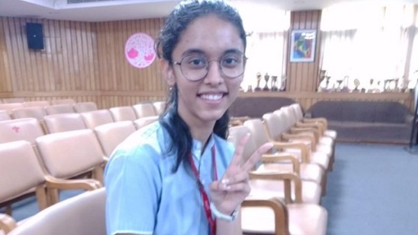 इन विषय में 100 नंबर लाई हैं युवाक्षी विग