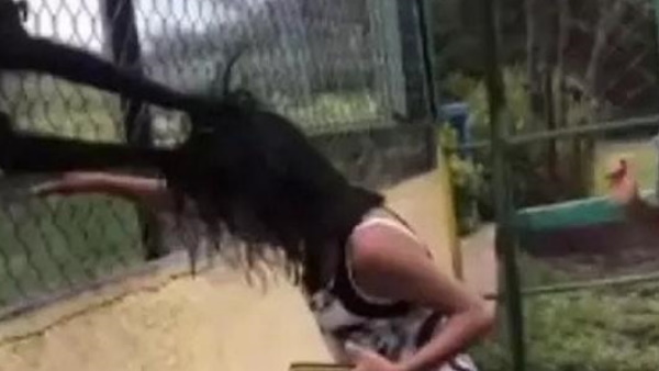 जाते समय दोबारा लड़की ने की वो ही हरकत 