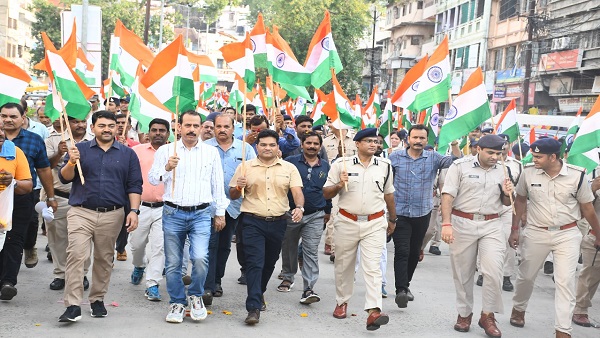 त‍िरंगा यात्रा में शाम‍िल अध‍िकारी 
