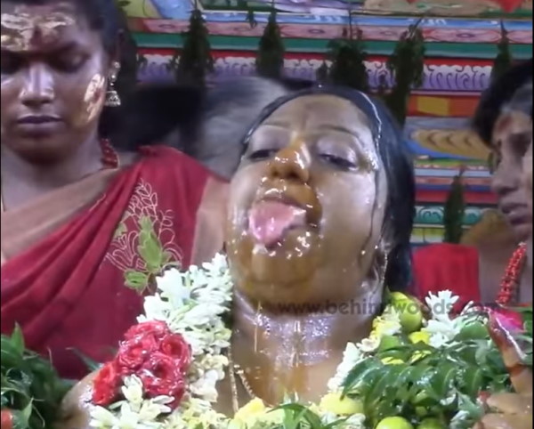 लोग बोले-मटकी माखन वाली माता