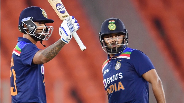 800 के करीब रन 