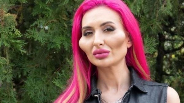 सोशल मीडिया पर यूजर दे रहे नसीहत