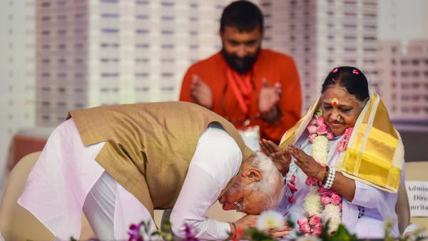 पीएम मोदी का मां अमृता से बड़ा स्नेह पीएम मोदी का मां अमृता से बड़ा स्नेह