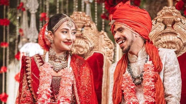 सोशल मीडिया पर वायरल हुई तलाक की खबरें