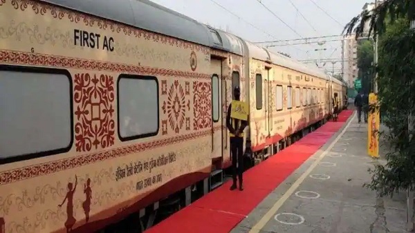  टिकट बुक करवा चुके यात्रियों का क्या?