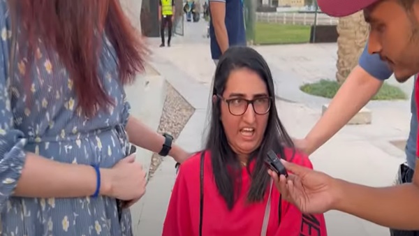 'कोहली से मिलने के लिए पाकिस्तान से आई हूं' 'कोहली से मिलने के लिए पाकिस्तान से आई हूं'