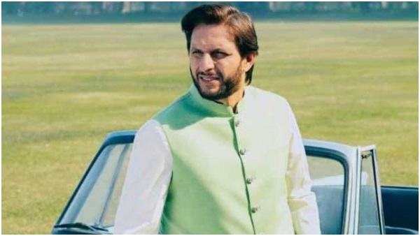 हर चीज में राजनीति होती है हर चीज में राजनीति होती है