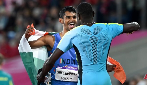  उसे अपनी पढ़ाई पर भी ध्यान देना होगा