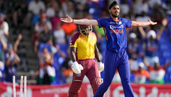 अर्शदीप सिंह ने आवेश खान के ऊपर थोड़ी बढ़त बनाई हुई है