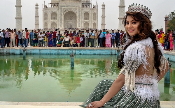 कुछ ना कुछ पोस्ट करते रहते हैं कुछ ना कुछ पोस्ट करते रहते हैं