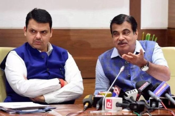 महाराष्ट्र में फडणवीस का कद बढ़ाया गया