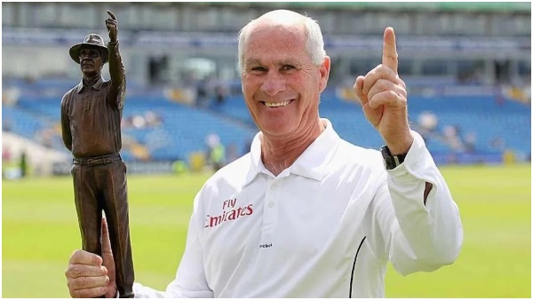 332 मैचों में की अंपायरिंग