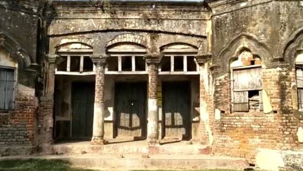 नायाब पुस्तकों का लाइब्रेरी में कलेक्शन 