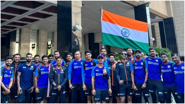 दोनों टीमें इस प्रकार हैं