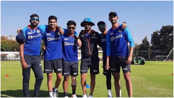 दोनों टीमें इस प्रकार हैं दोनों टीमें इस प्रकार हैं