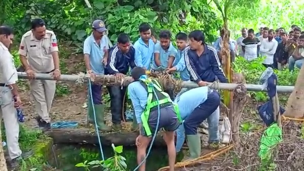 Sagar: खेत के मालिक, उसके बेटे सहित तीन को लील गया कुआं Sagar: खेत के मालिक, उसके बेटे सहित तीन को लील गया कुआं