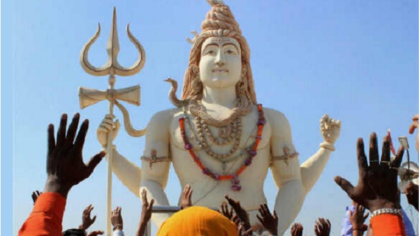 इन मंत्रों से कीजिए शिव को प्रसन्न