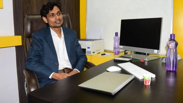 थर्ड डिवीजन से किया मैट्रिक पास