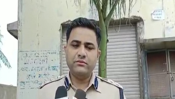 भैंसा और काॅलेज में हत्याएं एक व्यक्ति द्वारा, उसका मोबाइल यहां मिला