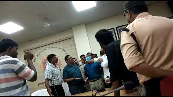 शब्दों की मर्यादा लांघ गया एबीवीपी छात्र नेता