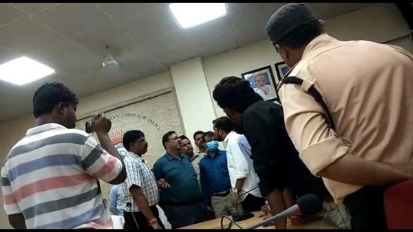 बैठक की अनुमति नहीं मिलने से भड़क गए थे एबीवीपी छात्र नेता