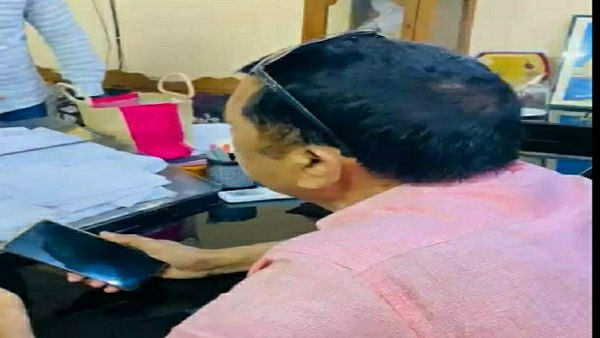 इससे पहले जीवाजी यूनिवर्सिटी के कुलपति को दे चुके हैं धमकी