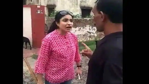 भूतपूर्व सैनिक है गार्ड, आवारा कुत्तों को लेकर हुई विवाद