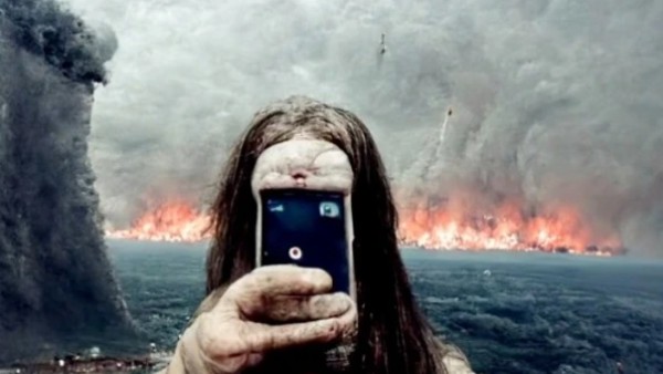 पीछे दिख रही थी तबाही