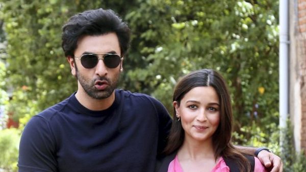 प्रमोशन के लिए IIT पहुंचे