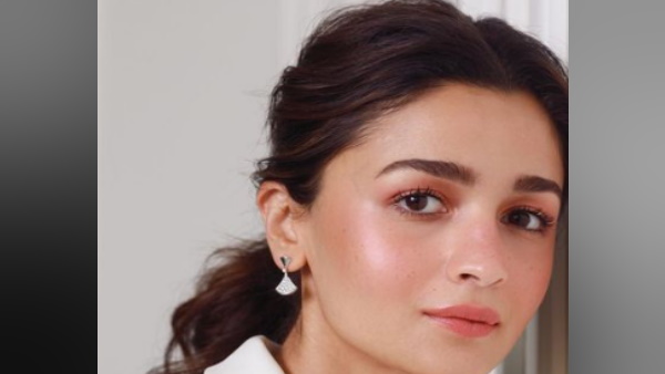 इस जगह गई हैं आलिया इस जगह गई हैं आलिया