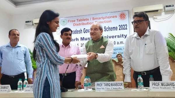 बच्चों ने कहा हम भी बनेंगे डीएम बच्चों ने कहा हम भी बनेंगे डीएम