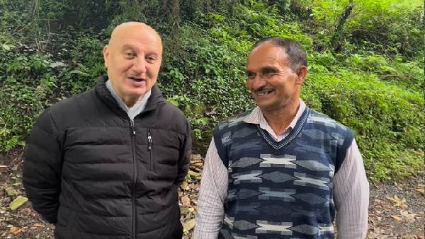 मां के साथ शिमला आए हैं अनुपम खेर