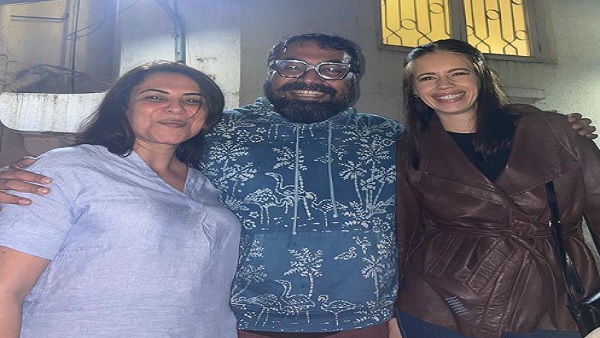 दोनों एक्स पत्नियों के साथ पहुंचे फिल्म की स्क्रीनिंग पर