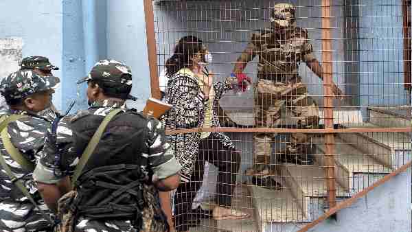 तीनों कंपनियों से कैसे जुड़ीं अर्पिता ?