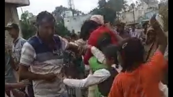 चालान की वसूली करने गए थे कर्मचारी