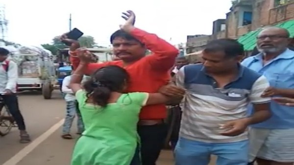 मनोज ओझा ने परिवार के साथ मिलकर कर्मचारियों को पीटा